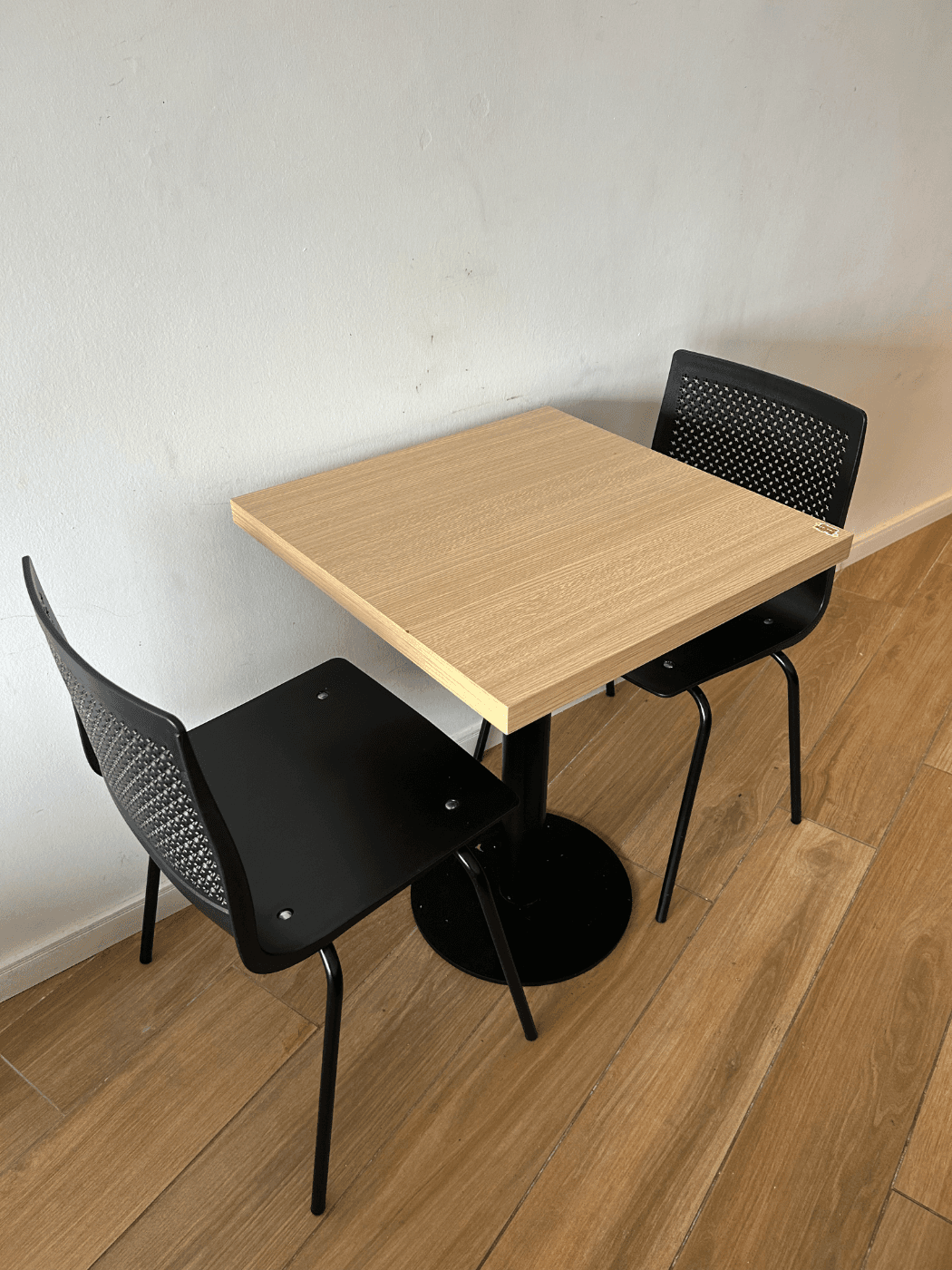 Mesa comedor con 2 sillas