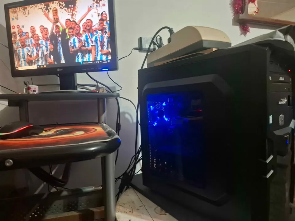 PC GAMER + MONITOR