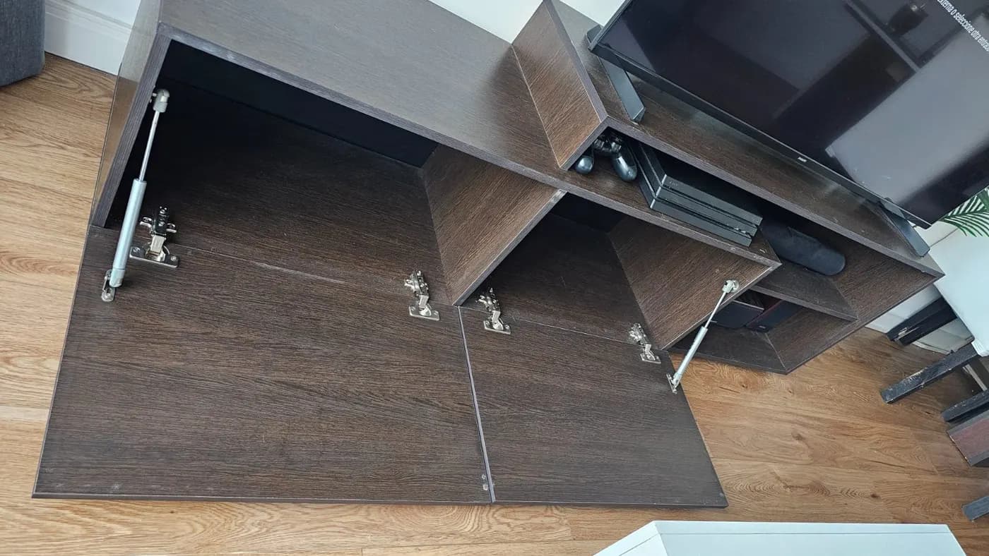 Rack de TV Rohe 180x40x40 con Puertas y Pasacables