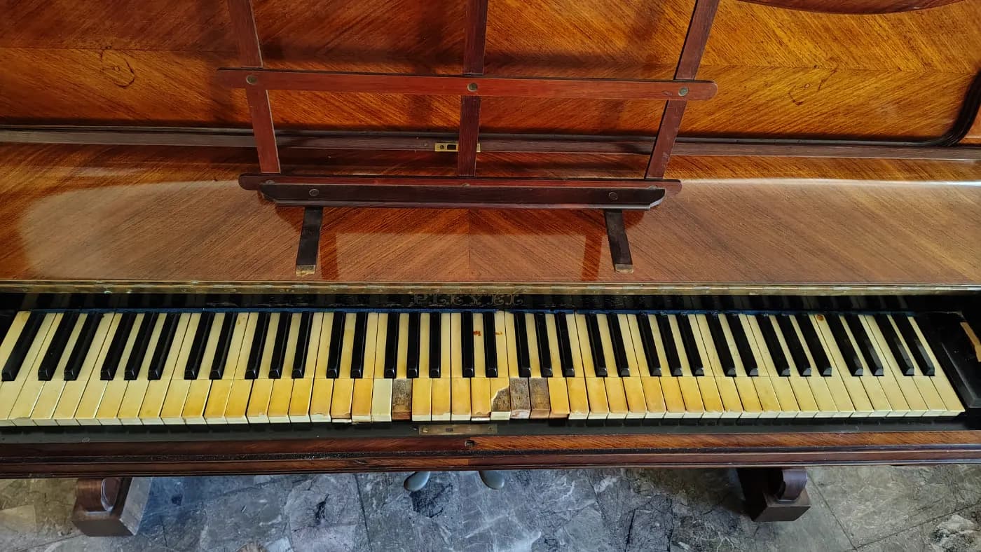 Piano antiguo