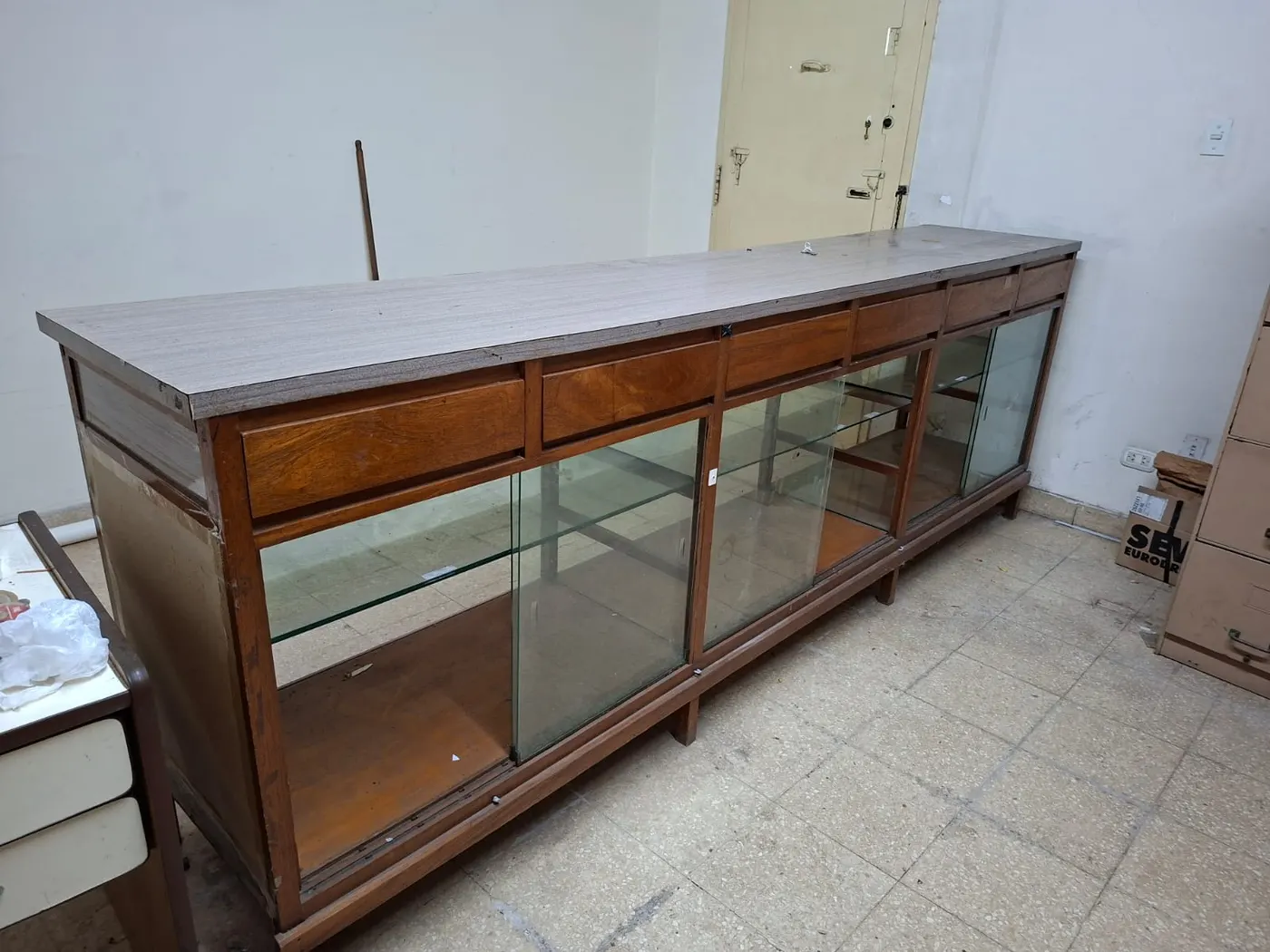 Mostrador Exhibidor de Madera y Vidrio