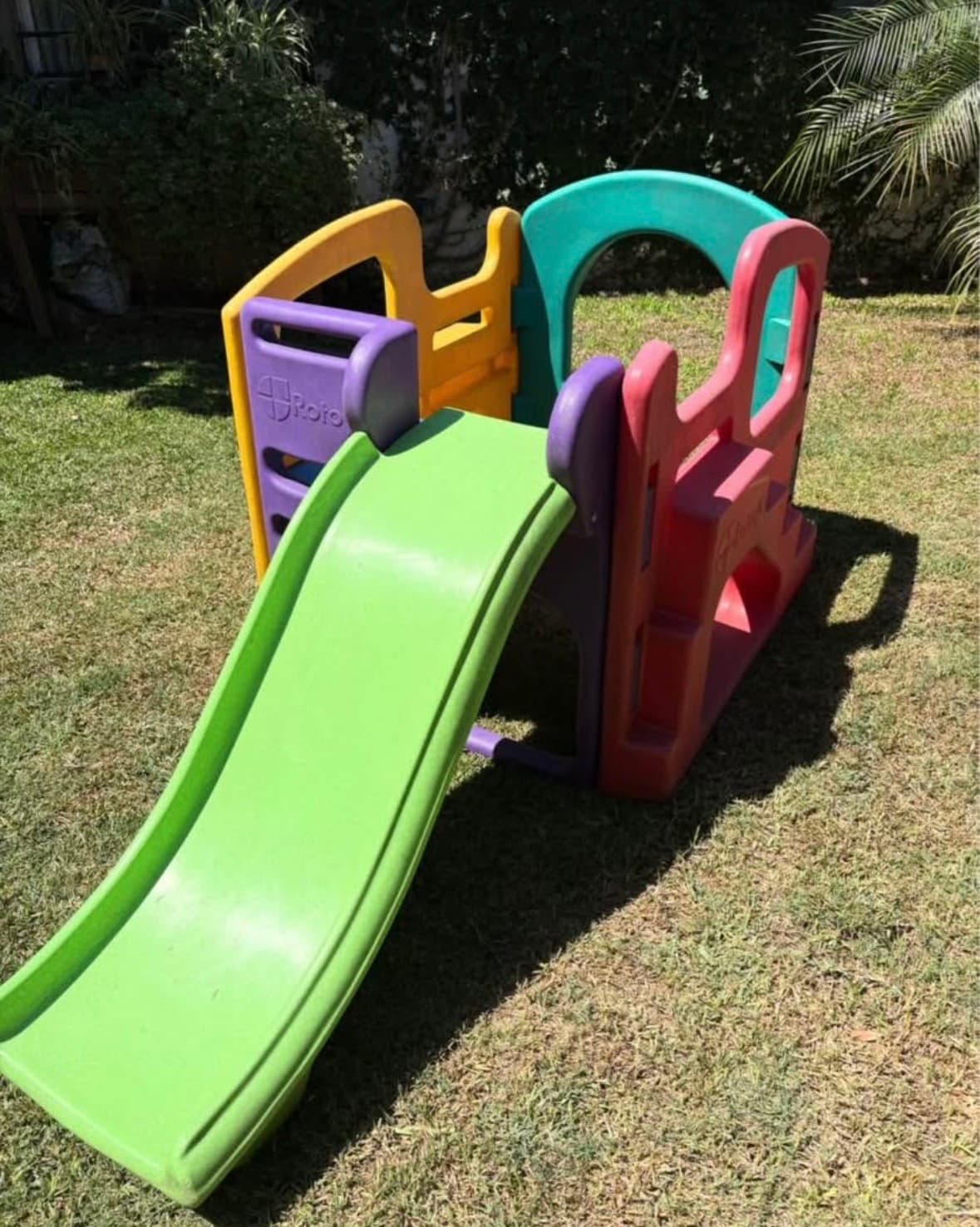 Centro De Actividades Rotoys grande Multicolor Con Tobogán. Muy buen estado.
