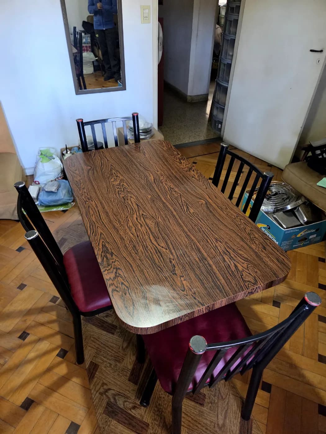 Mesa de comedor + 4 Sillas
