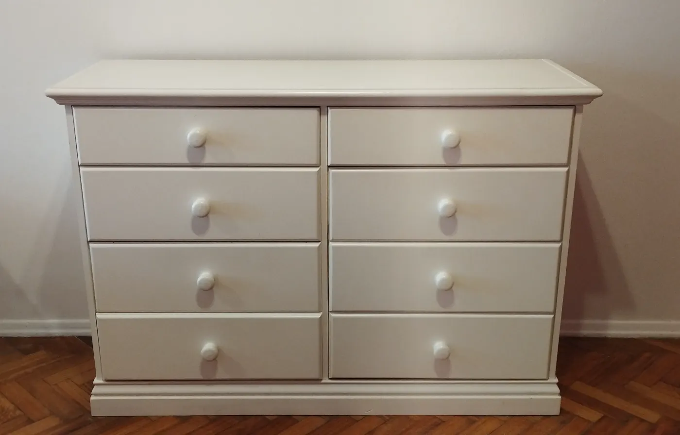 Cómoda de 8 cajones, laqueda blanco, con guías metálicas