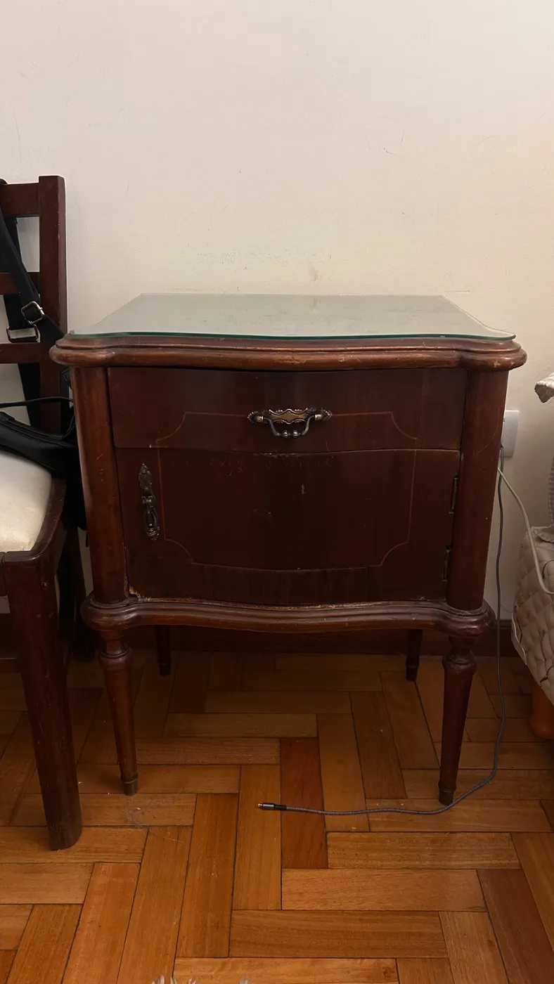 Mesa de luz con cajón