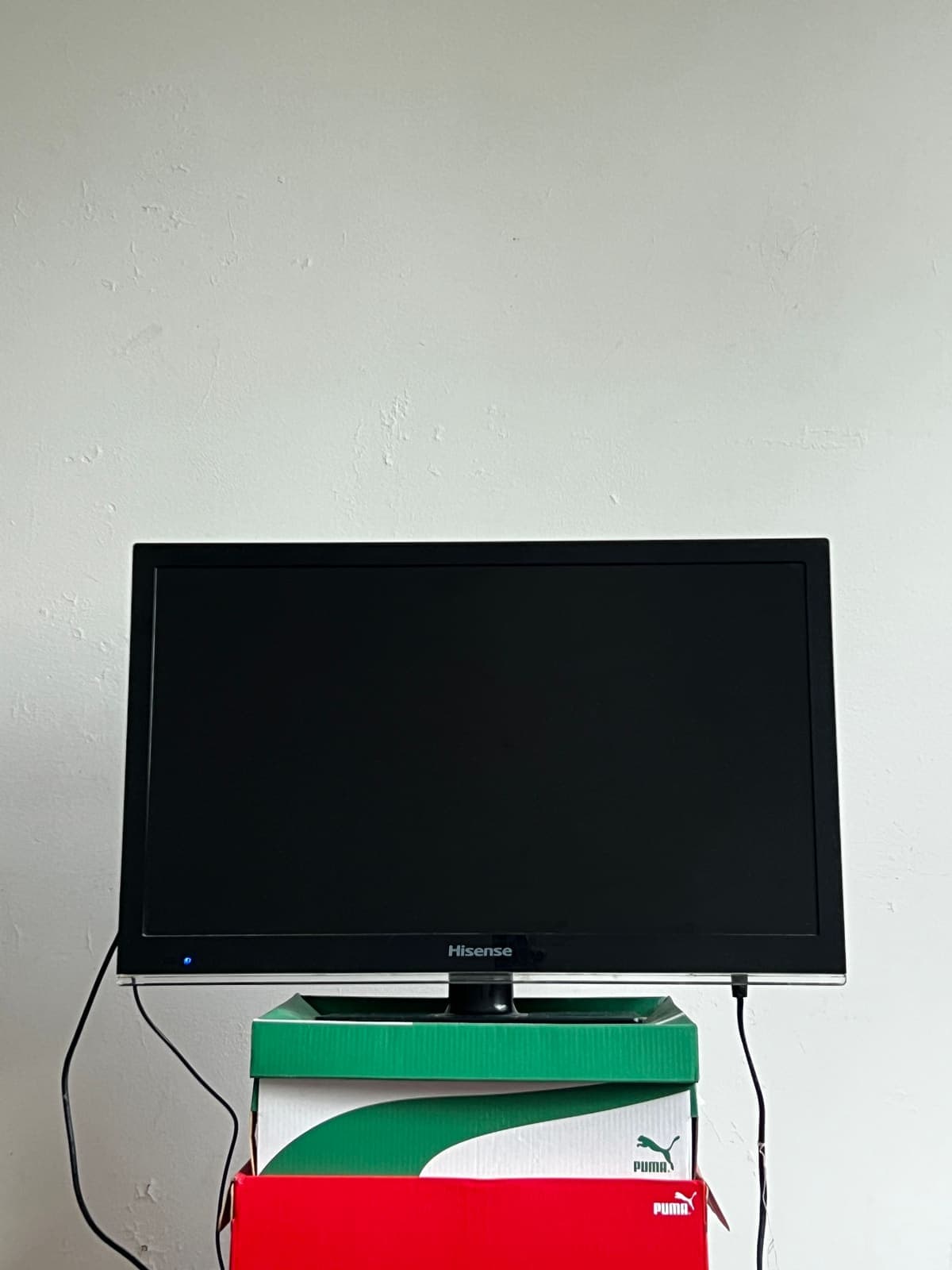 VENDO TV Hisense HLE2413D de 24 pulgadas + ROKU
