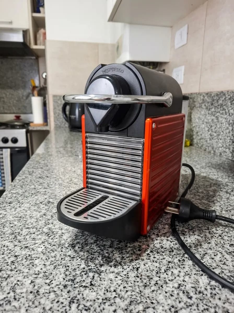 Cafetera pixie nesspresso + aerochino