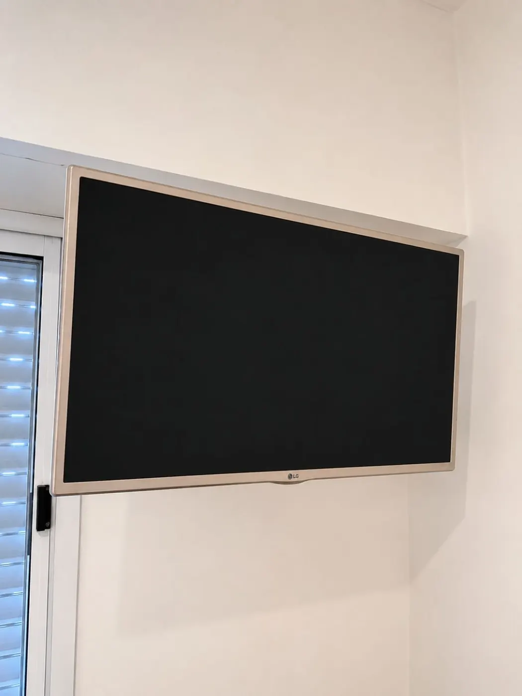 TV LCD LED 32" LG modelo 32LF565B con control remoto original