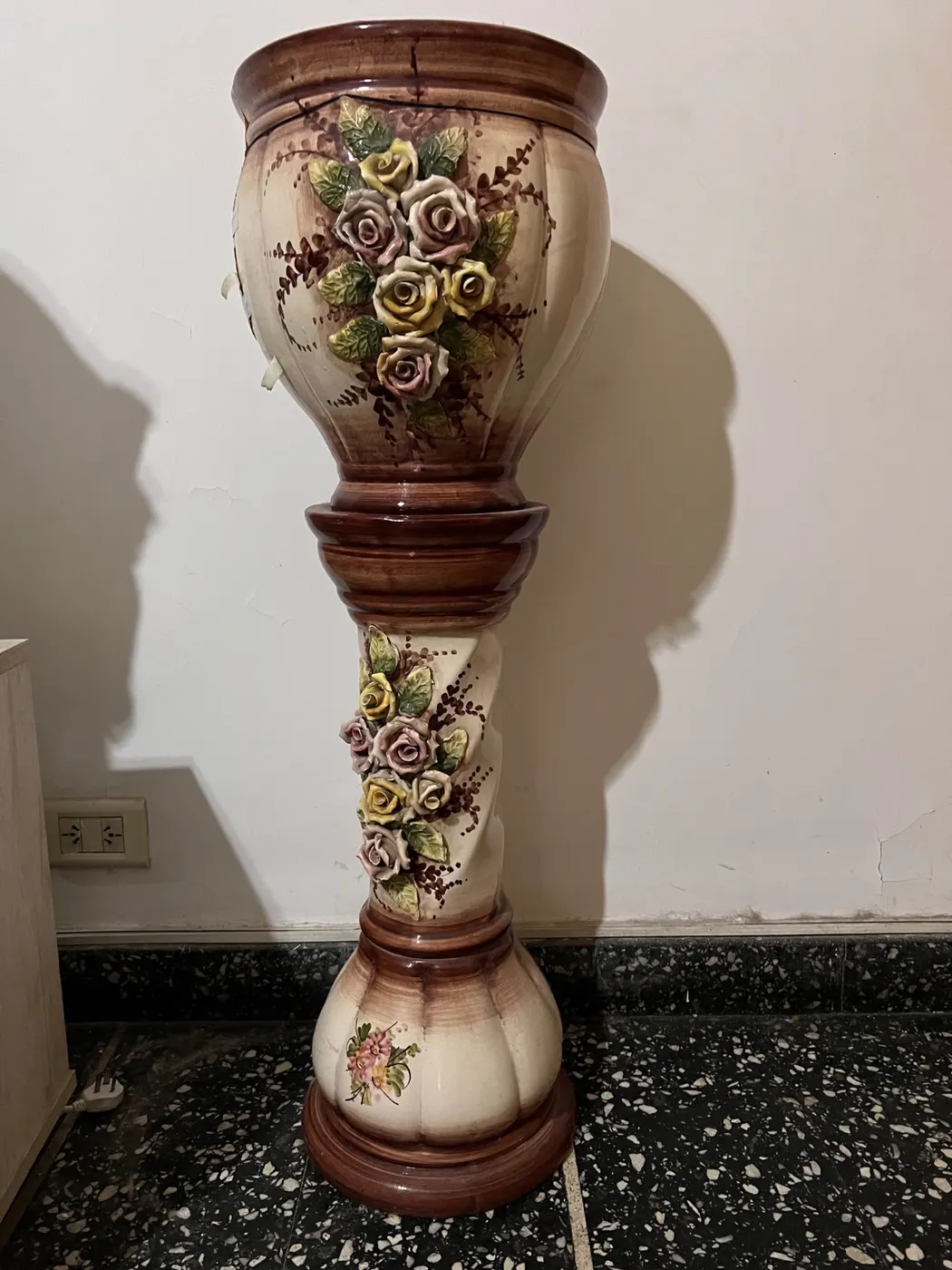 Columna con maceta colonial