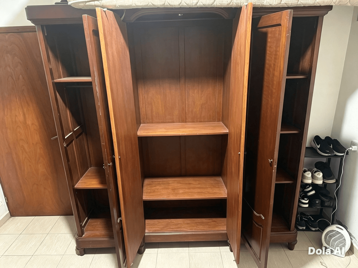 Ropero de madera maciza 4 puertas,con perchero