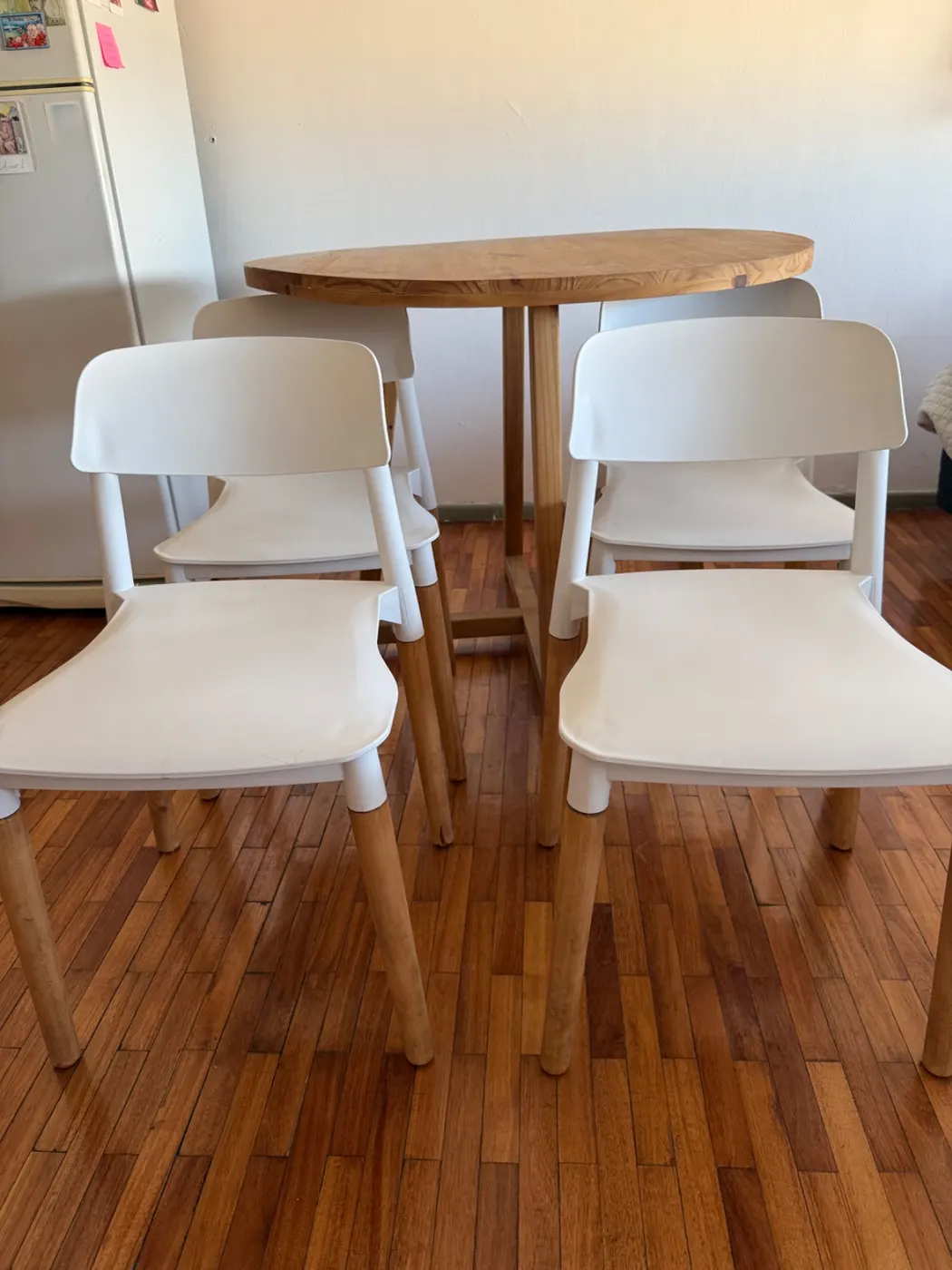 JUEGO DE MESA + 4 sillas nórdicas