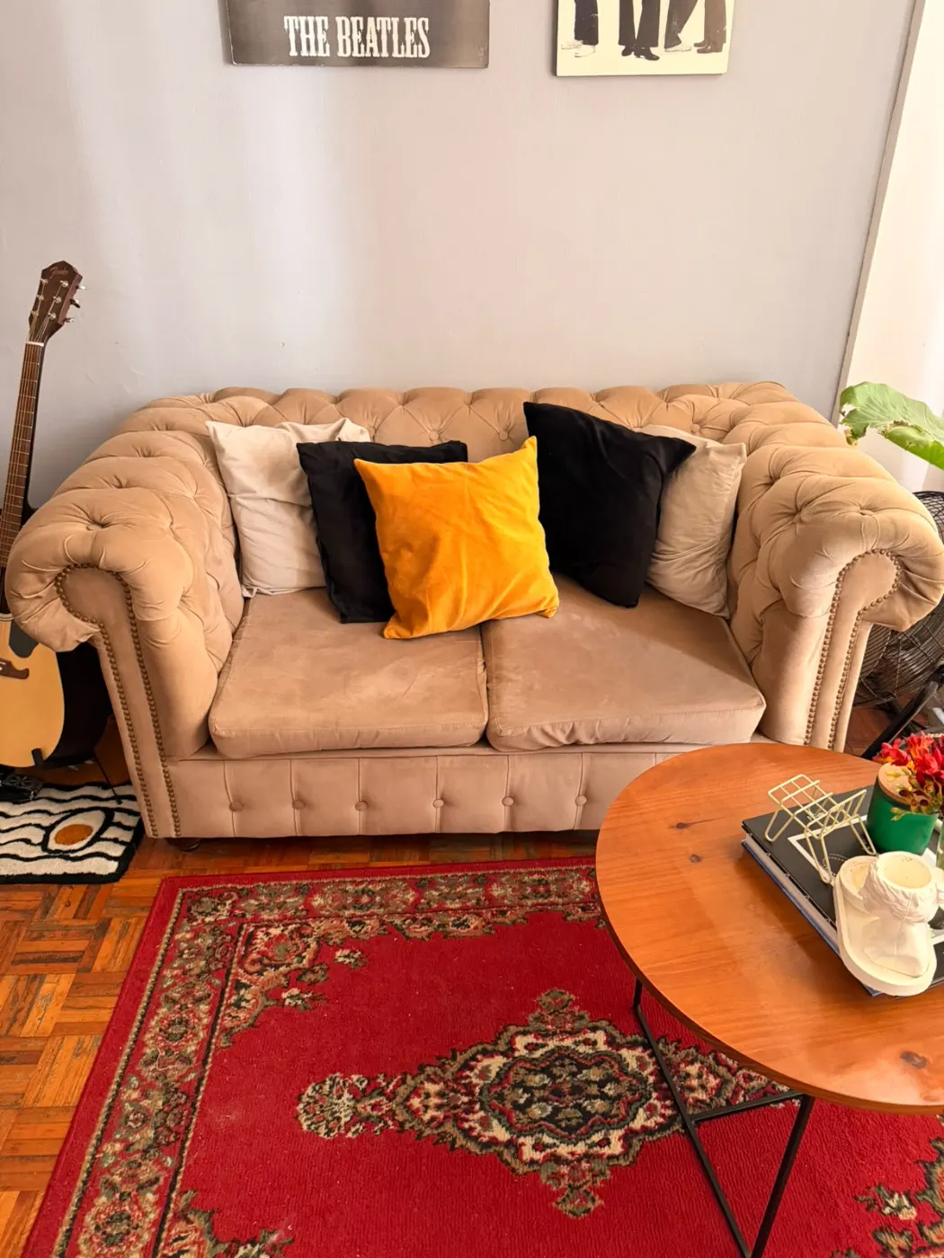 Sillón chesterfield + Mesa Ratona