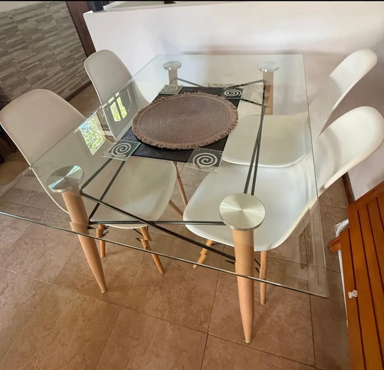Mesa de comedor + 4 sillas