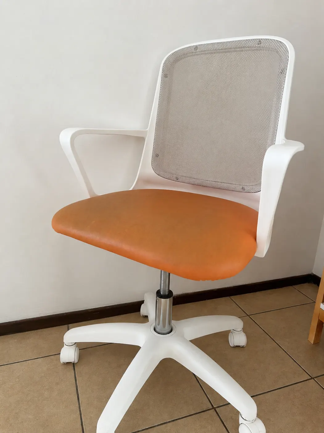 Silla de escritorio con ruedas