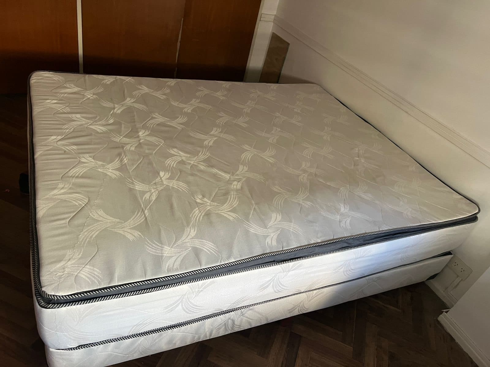 Cama queen size