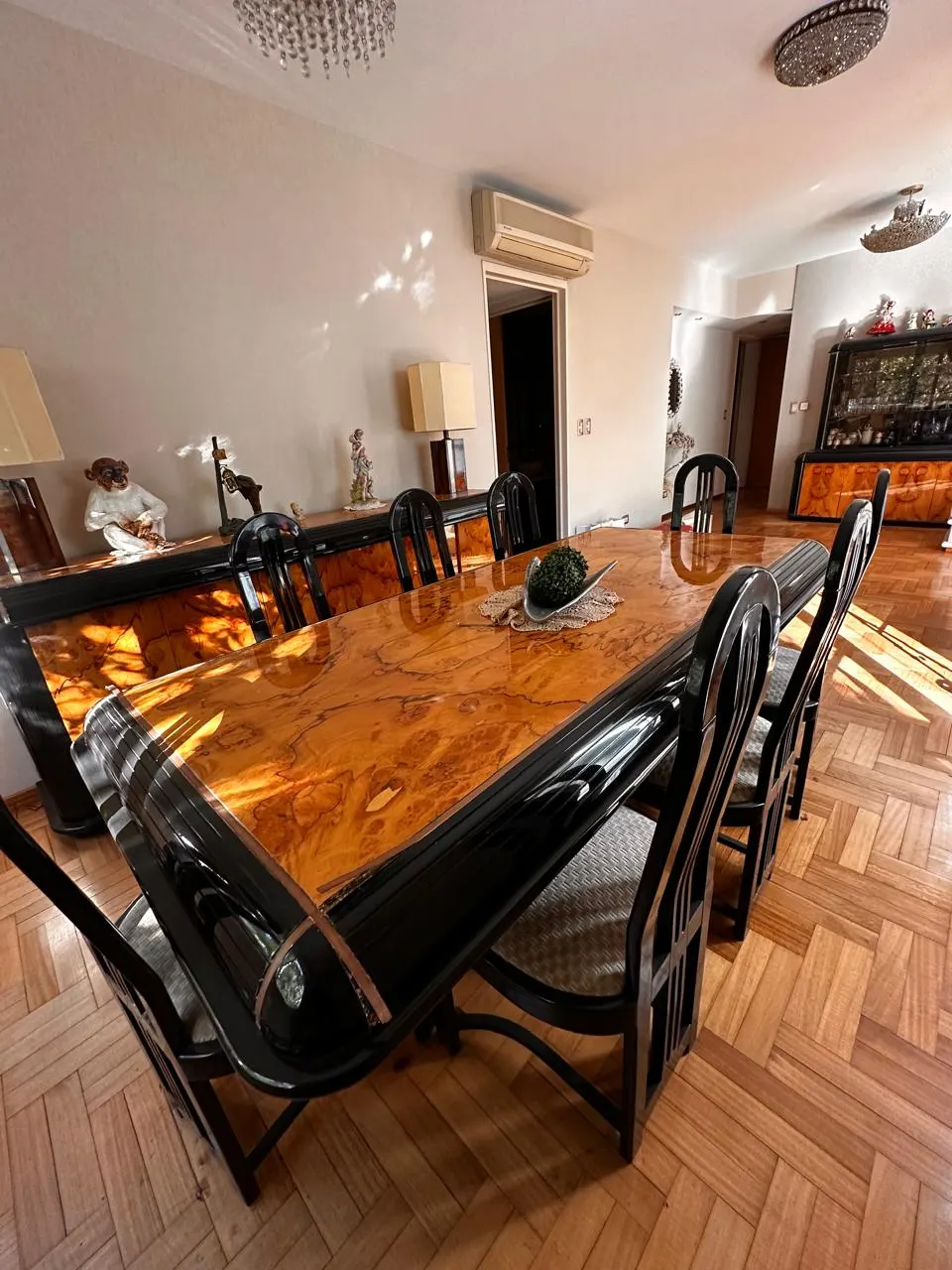 Juego de comedor de raíz de nogal en laca