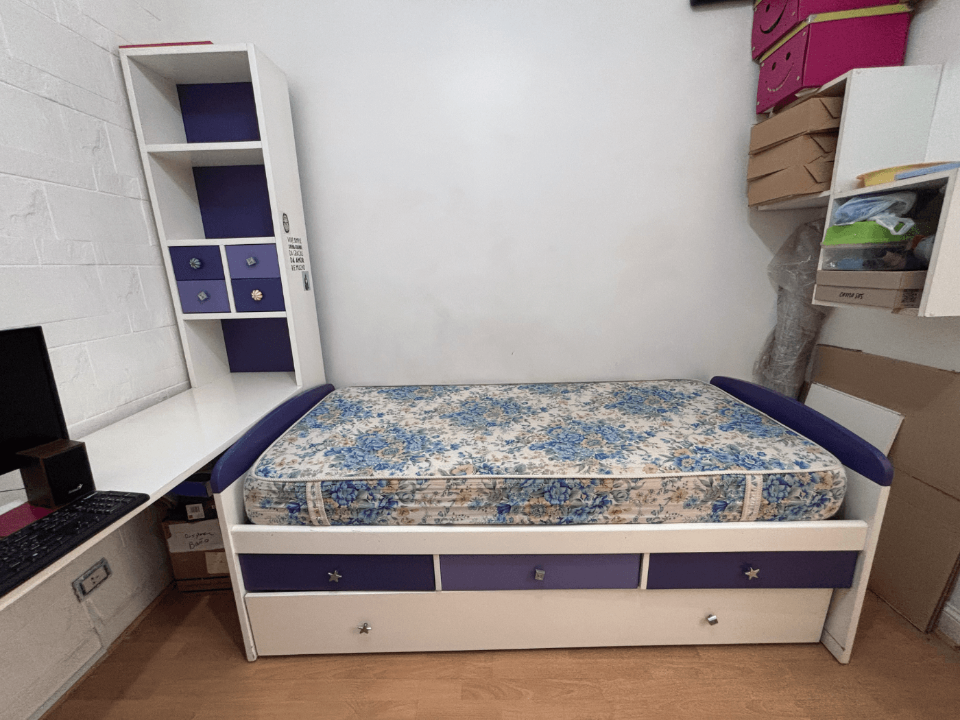 Juego de dormitorio infantil con Cama con carrito, Escritorio y estante