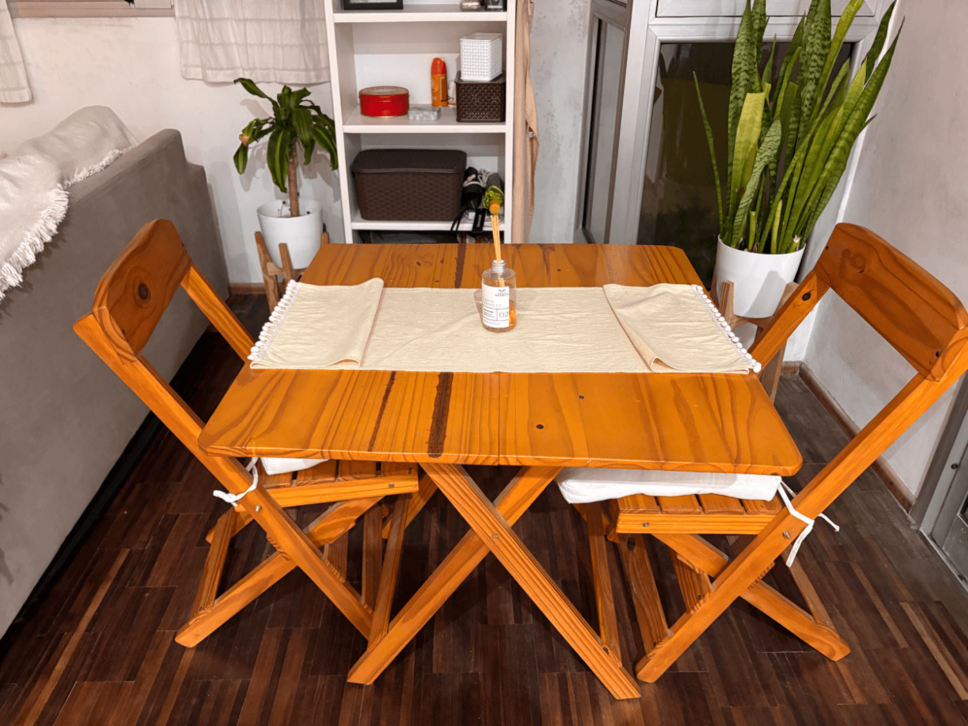 Mesa plegable + almohadones
