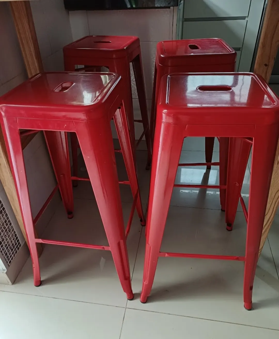 Banquetas Tolix rojas altas