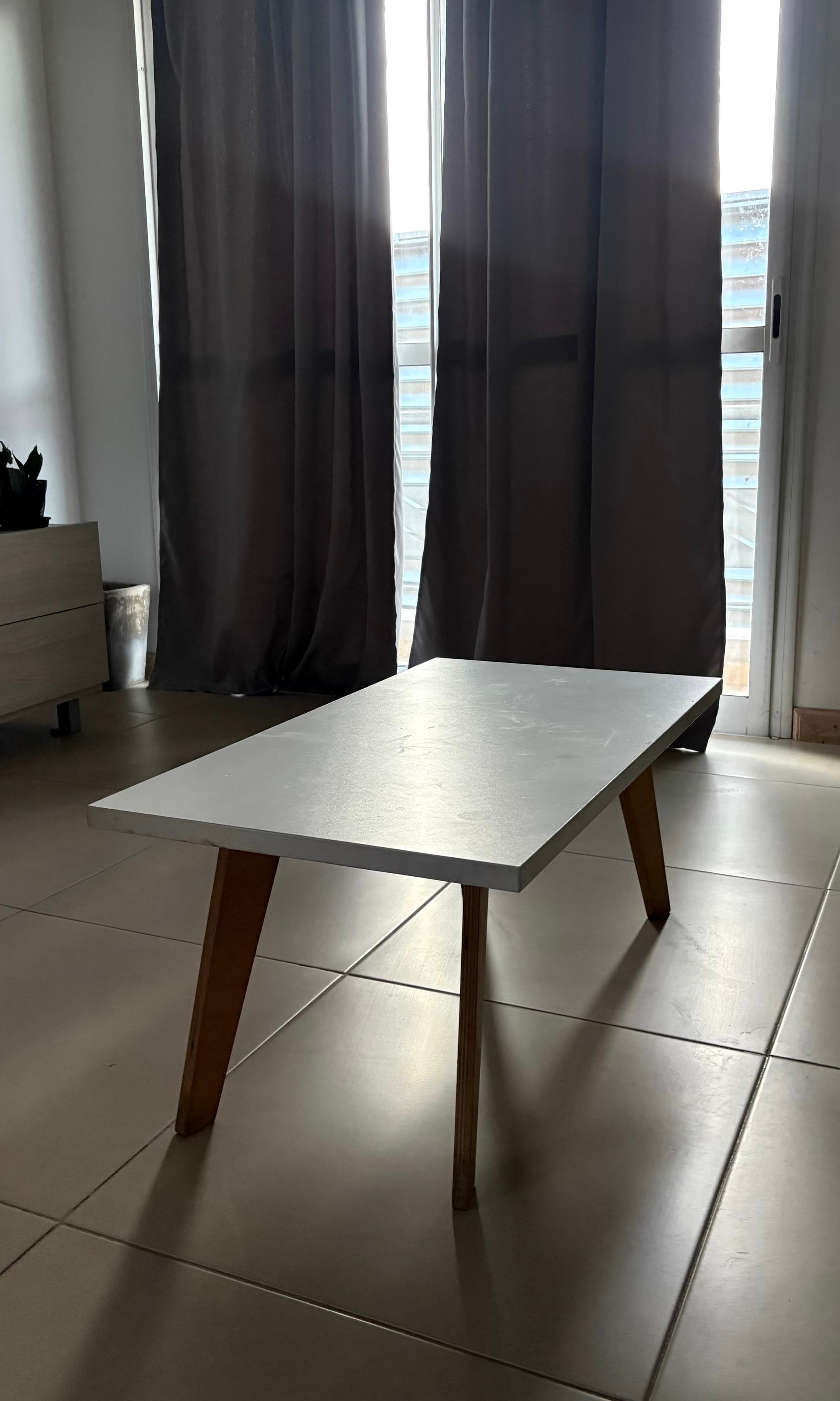 Mesa ratona tipo nórdica