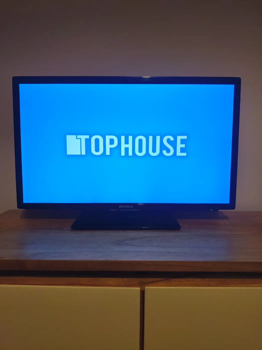 TV LED TOP HOUSE 24"