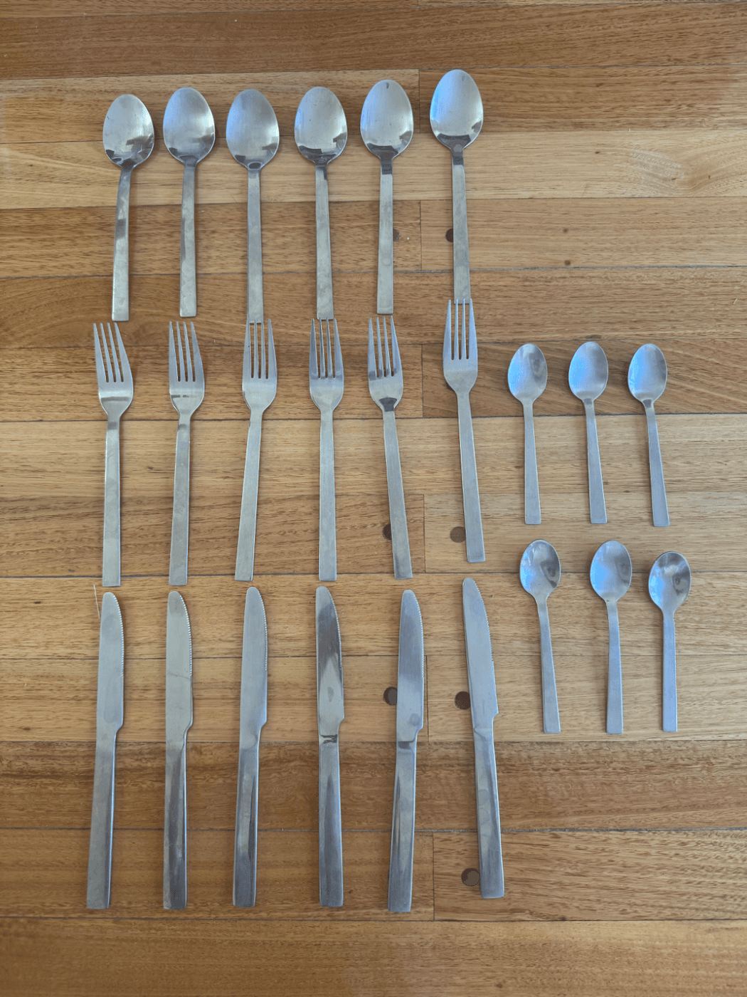 Set de 24 cubiertos de acero inoxidable