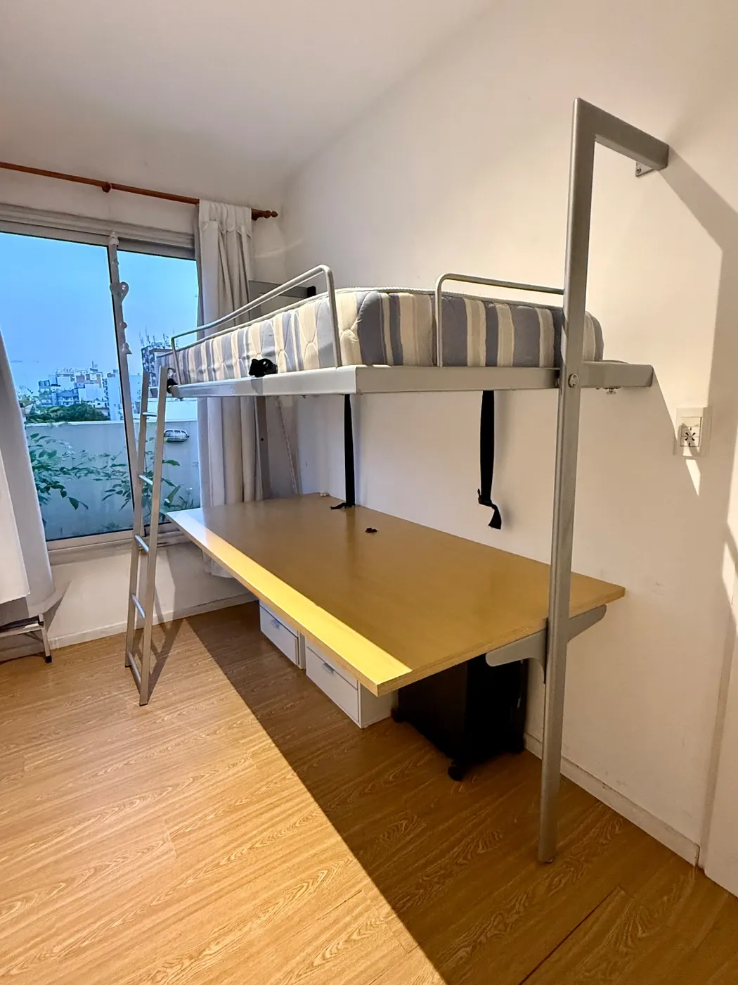 Escritorio y Cama Rebatible + Colchón