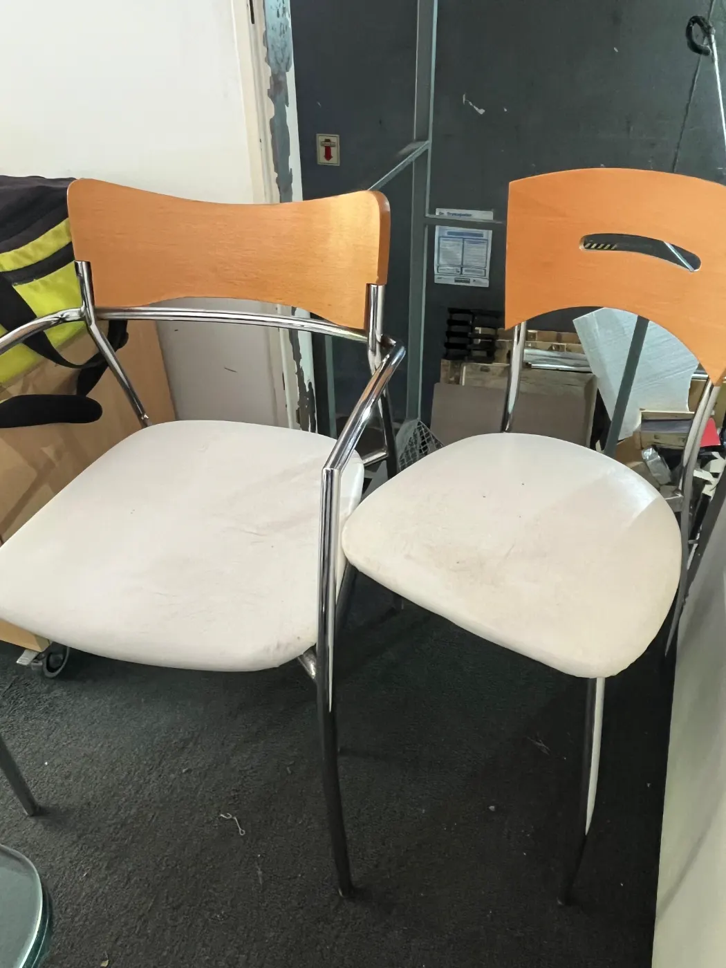 4 sillas de madera con metal