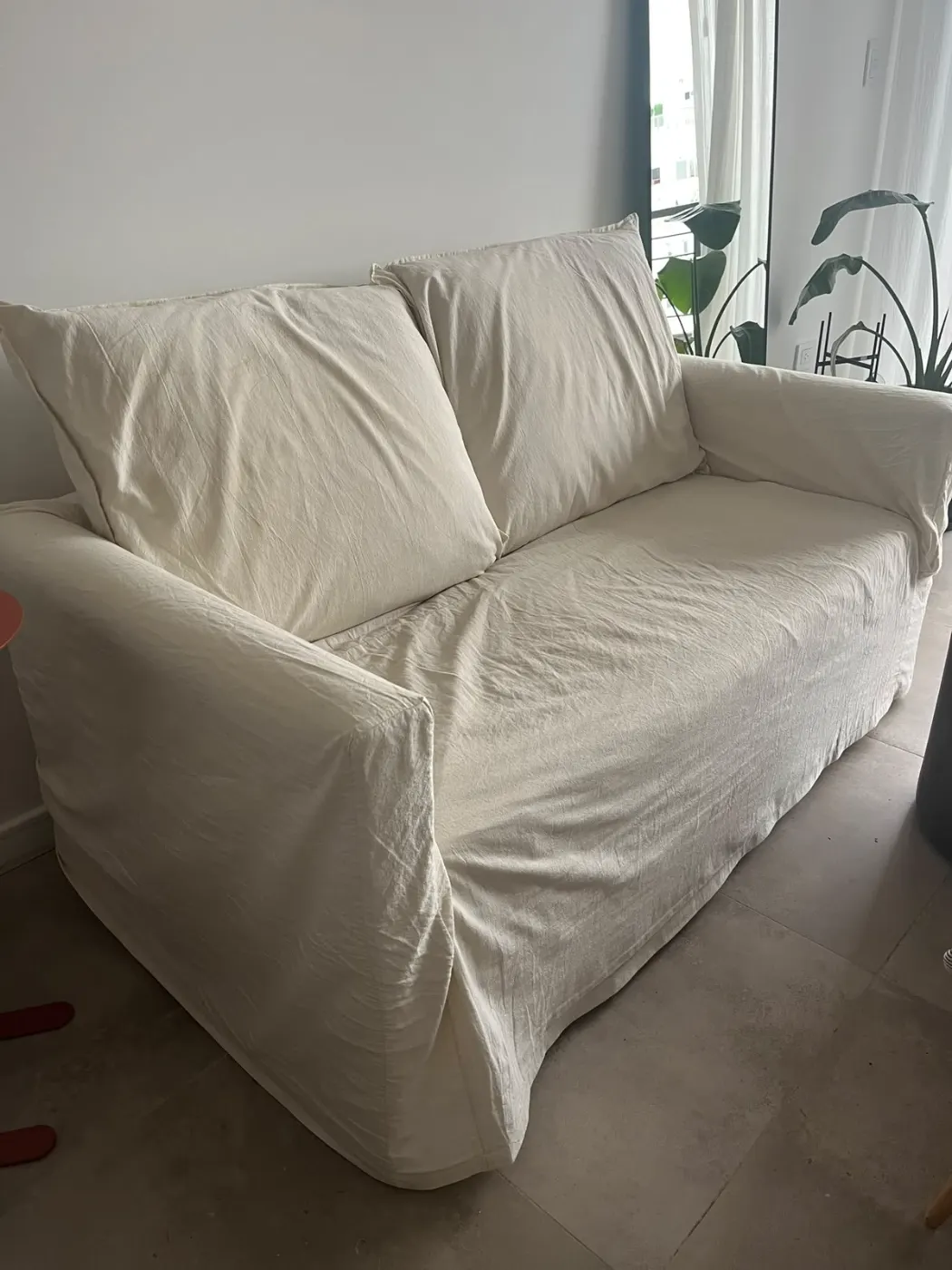 Sillón dos cuerpos con tela tusor color crema