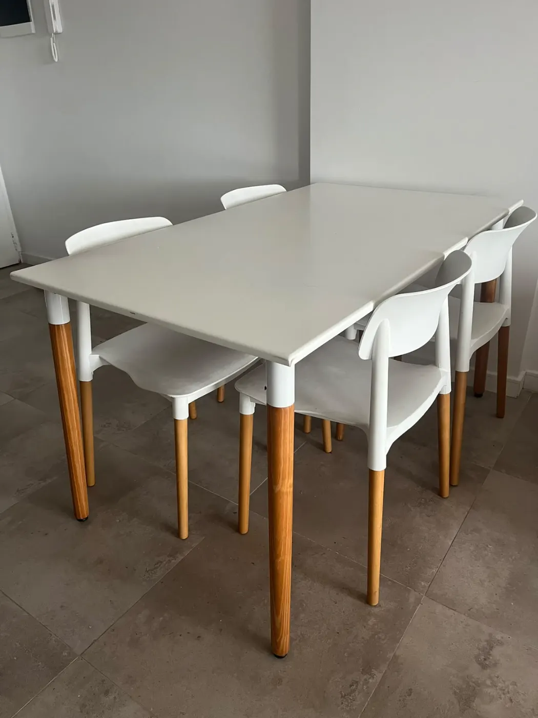 Mesa de comedor + 4 sillas